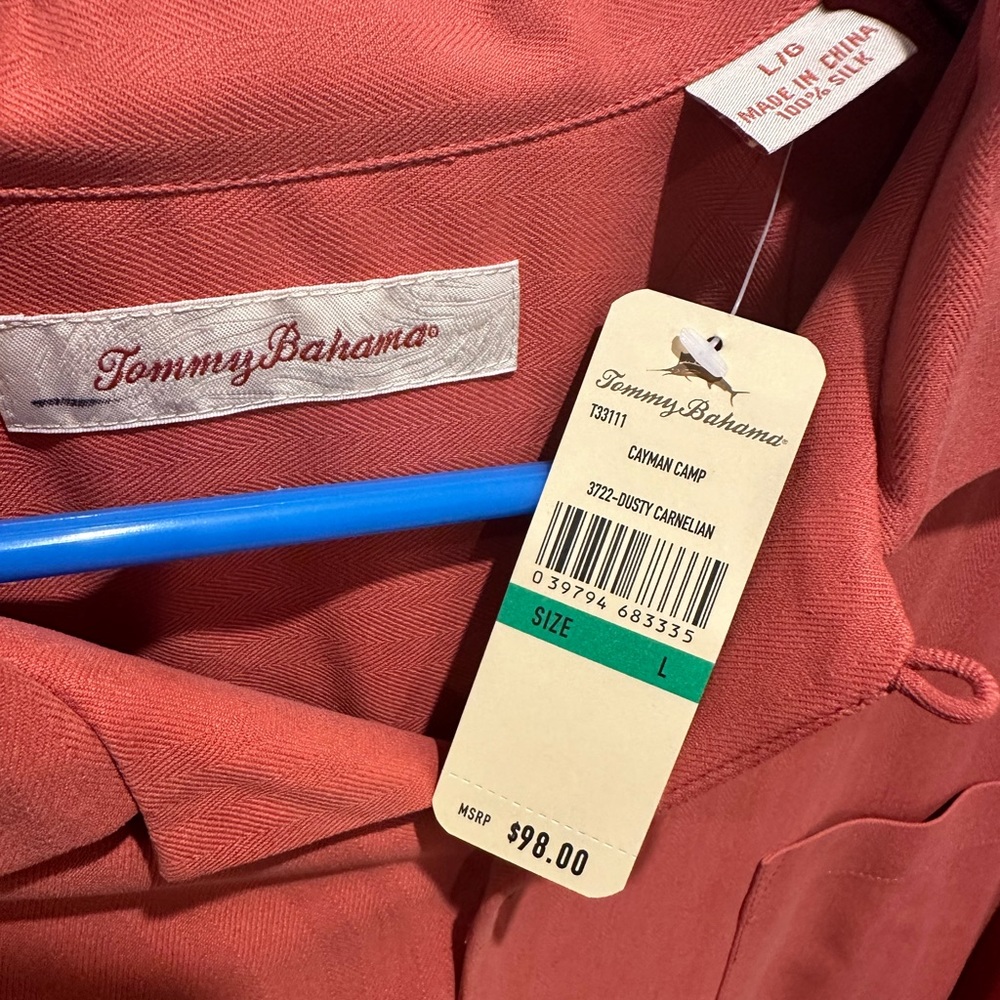 Tommy Bahama 100% silk men’s short new with Tag